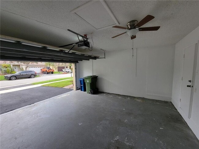 Building Photo - 928 Falling Water Rd