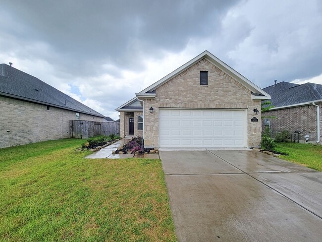 Building Photo - Discover this charming single-story home, ...