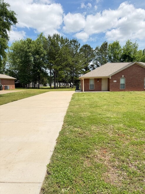 Building Photo - 127 Hedge Ln