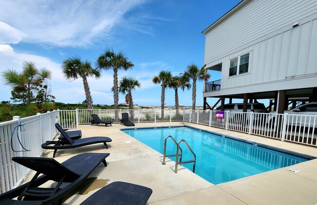 Building Photo - New 2 bedroom/3 bath Beach Cottage in Gulf...