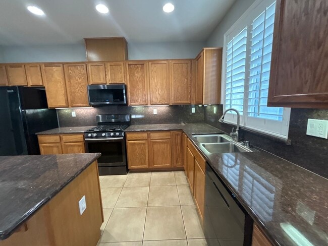 Building Photo - 212 Riverbend Ln