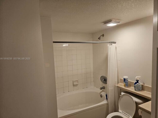 Building Photo - 207 Villa Cir