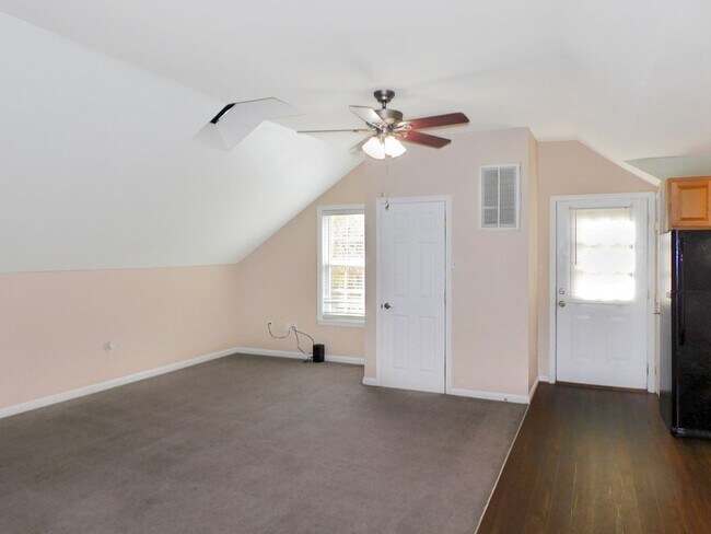 Building Photo - 37006 W Lakeland Dr