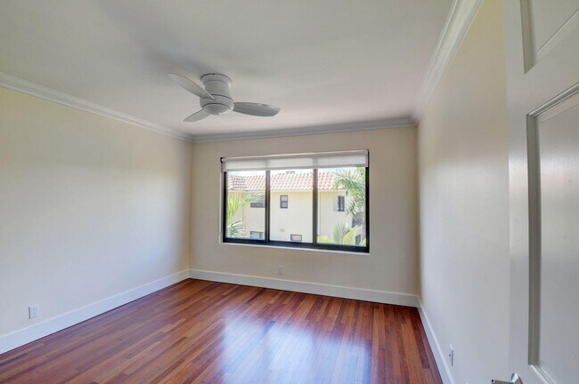 Building Photo - 1121 Bel Air Dr