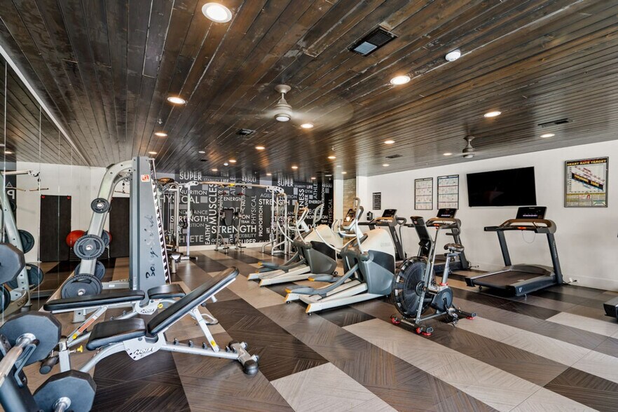 Building Photo - 380 S 400 E