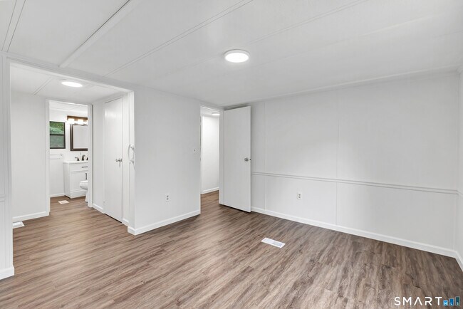 Building Photo - 30 Crescent Park Rd