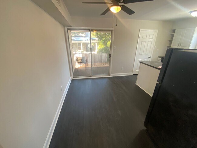 Building Photo - 5 W Plumstead Ave