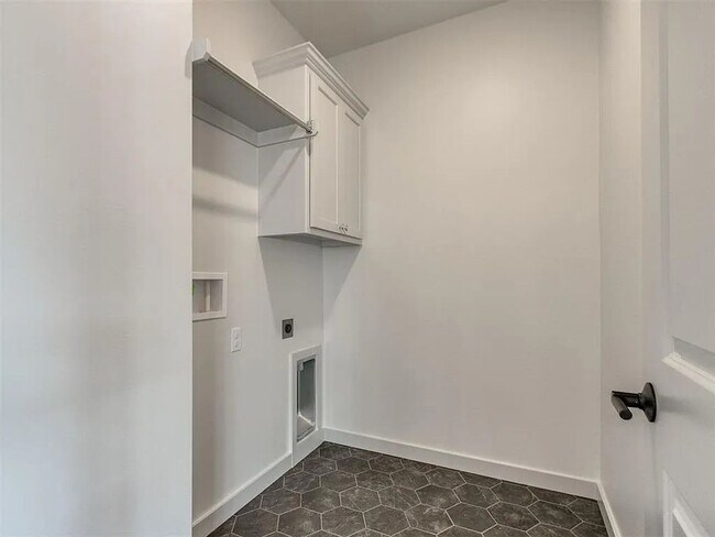 Building Photo - 4601 Olivera St