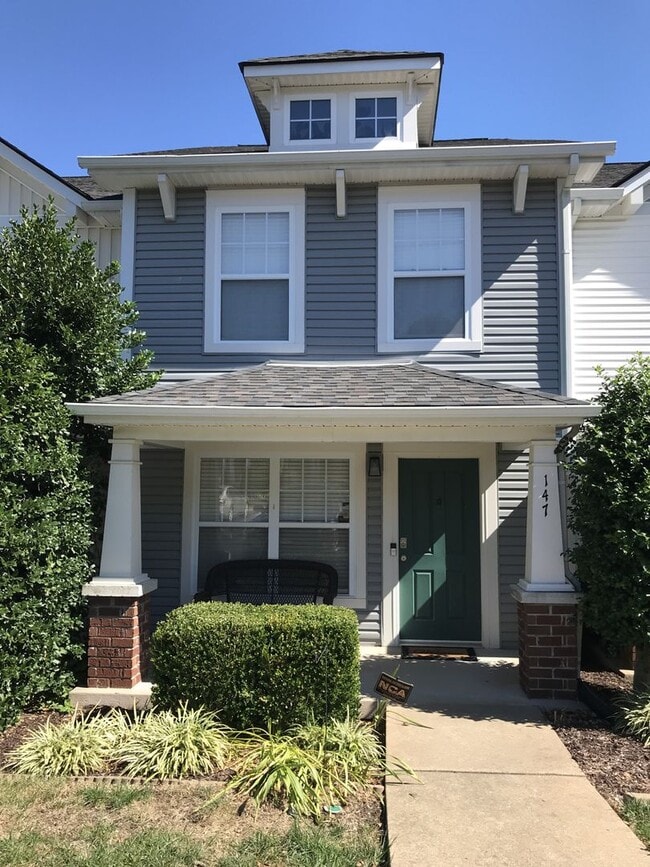 Building Photo - 2 Bedroom Townhome Near Lenox Village!