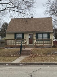 Building Photo - 4BR SINGLE FAMILY HOME, GREAT LOCATION, YARD, PARKING, BASEMENT