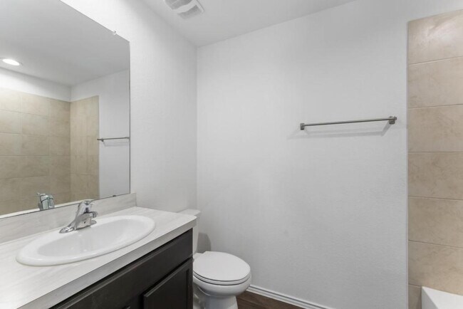 Building Photo - 14678 Cyn Pnes Ln