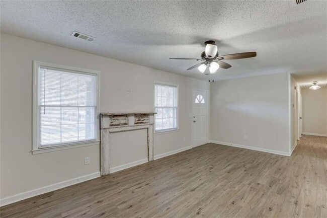 Building Photo - 1755 Straw Valley Rd