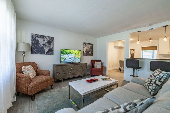 Building Photo - 208 Woodbine Ave