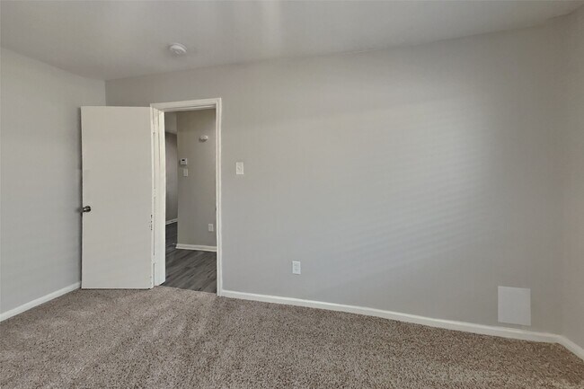 Building Photo - 2519 Fox Water Dr