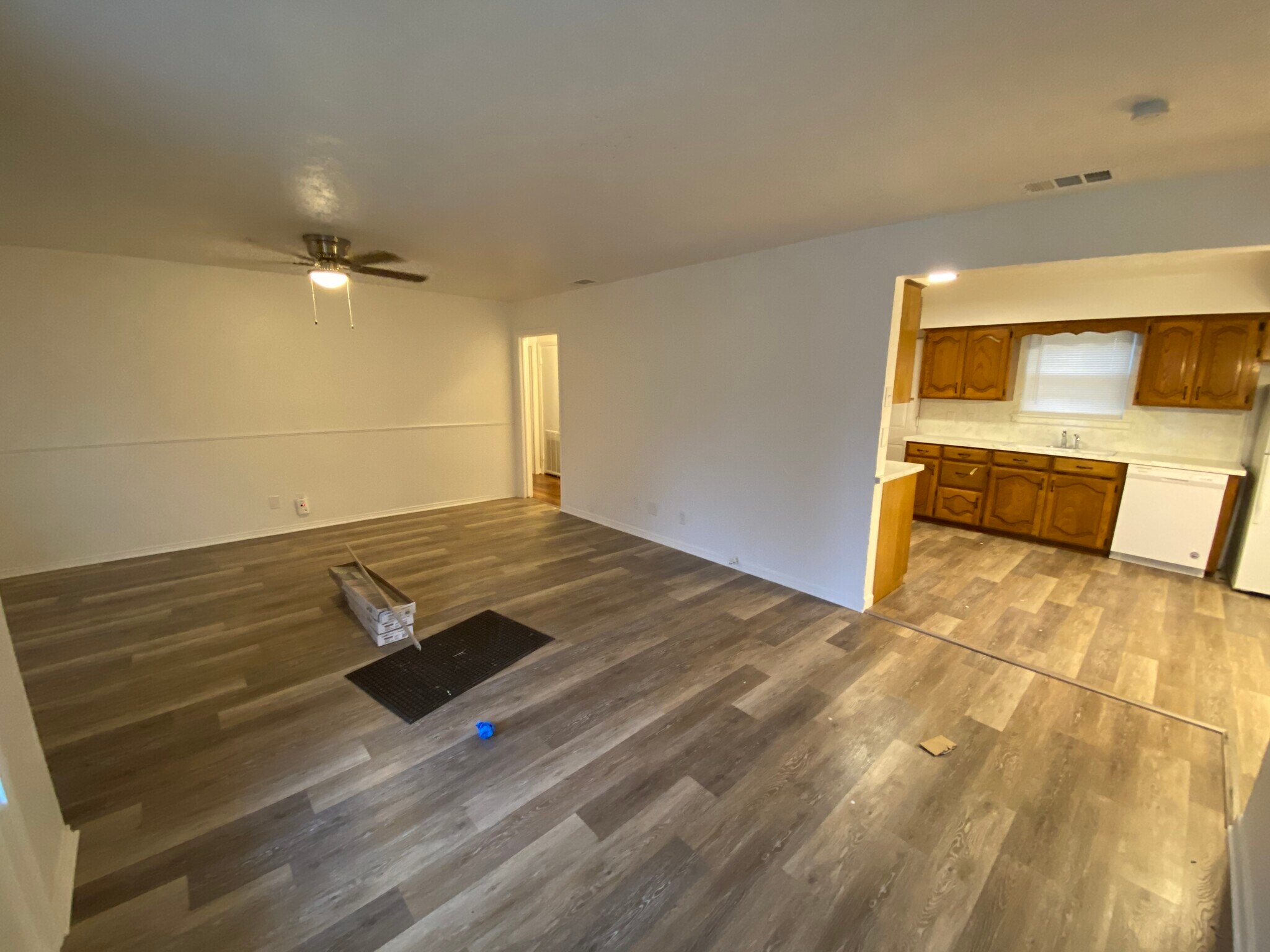 Building Photo - 2047 Farola Dr