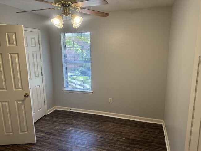 Building Photo - 1435 Arapaho Trail
