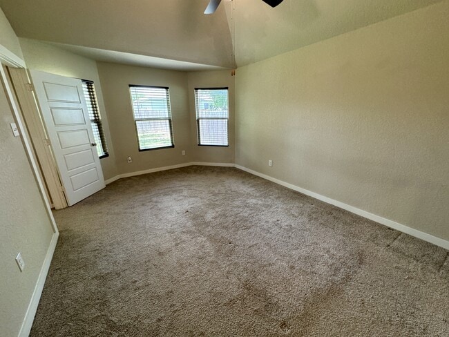 Building Photo - 5539 Pearl Valley