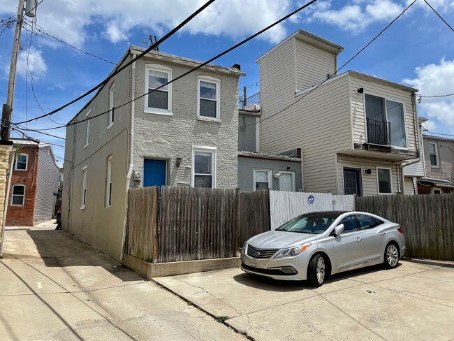 Building Photo - 1612 Elkins Ln