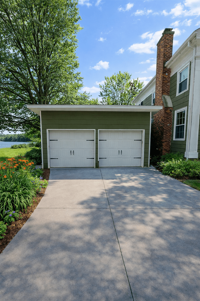 Building Photo - 4935 N Parma Rd