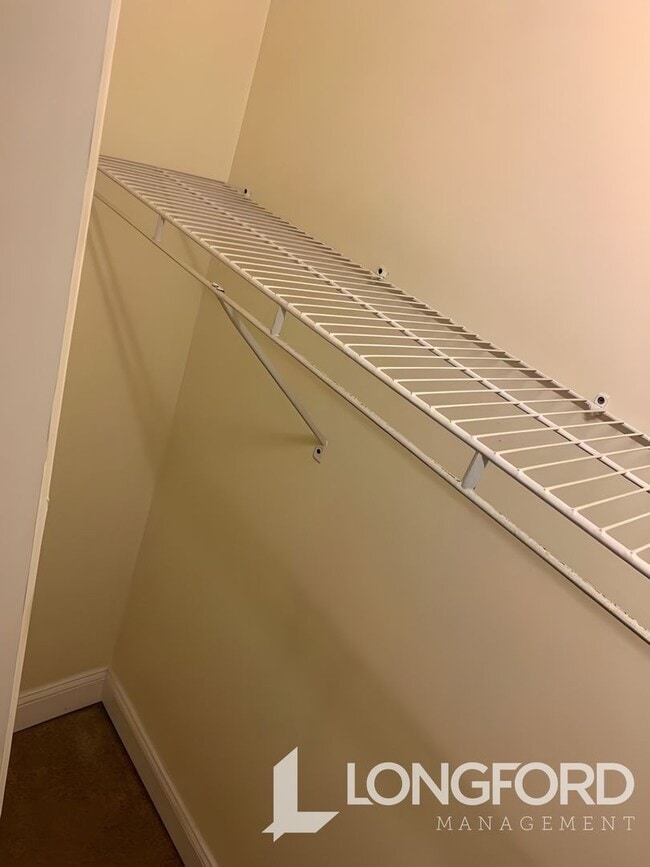 Building Photo - Spacious 2 Bed English Basement!  APPLY TO...