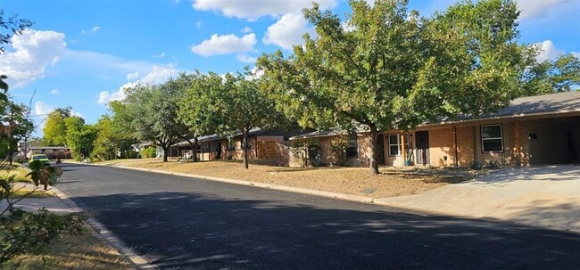 Building Photo - 1411 Braes Ridge Dr