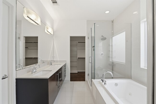 Building Photo - 4704 Crawford St