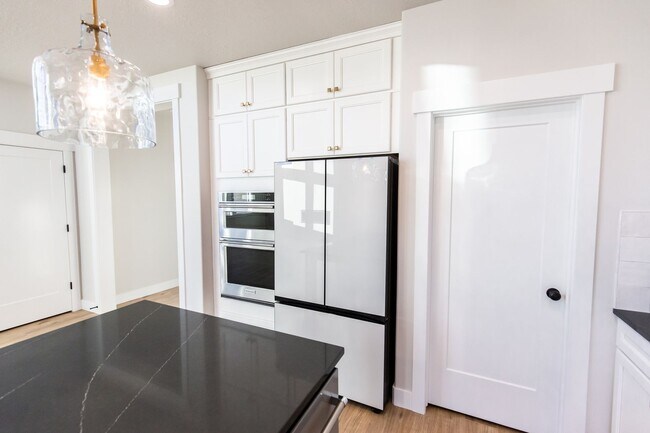 Building Photo - 1148 N Highpass Dr