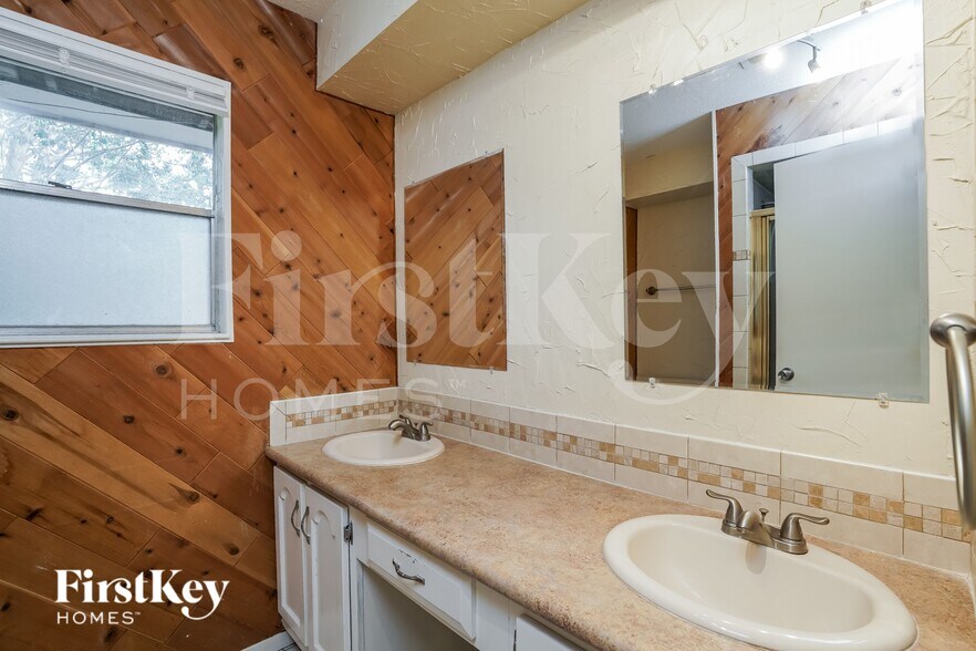 Building Photo - 23014 Whispering Willow Dr