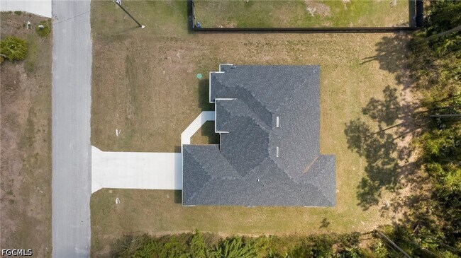 Building Photo - 872 Spaulding St E