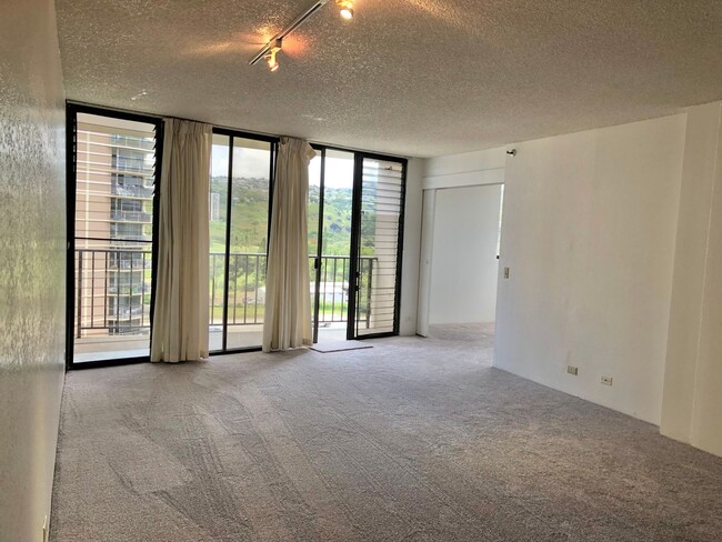 Building Photo - Park at Pearlridge! 2 bdrm, 2 bath, covere...