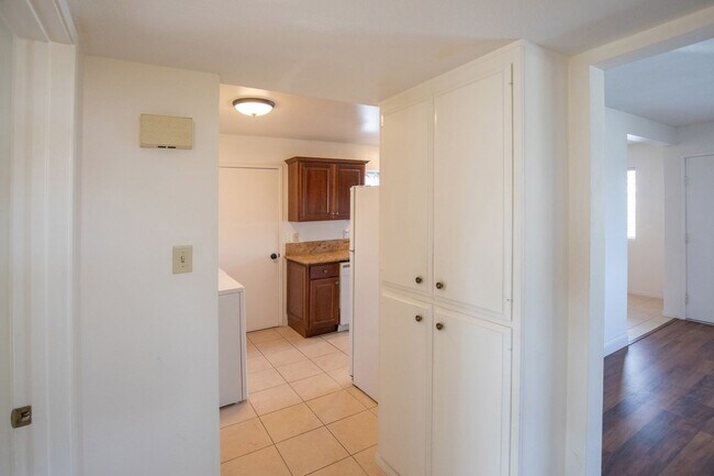 Building Photo - Beautiful 2 bedroom in 55+ Community