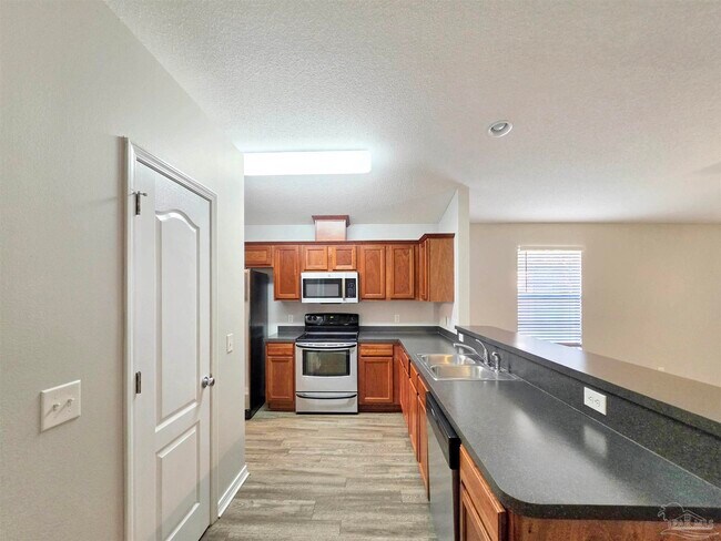 Building Photo - 690 Mozingo Ln