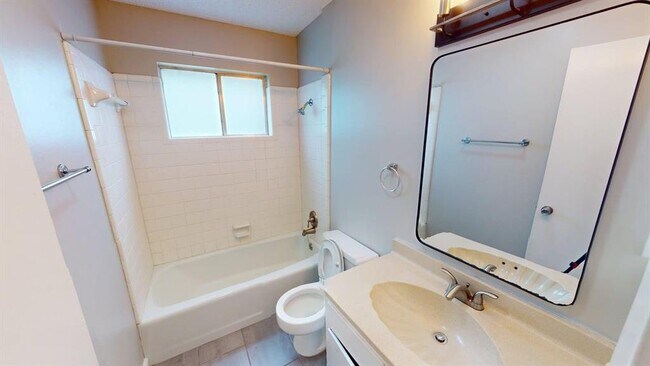 Building Photo - 9222 Meadow Vale