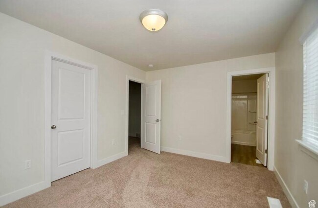 Building Photo - 855 W 600 S