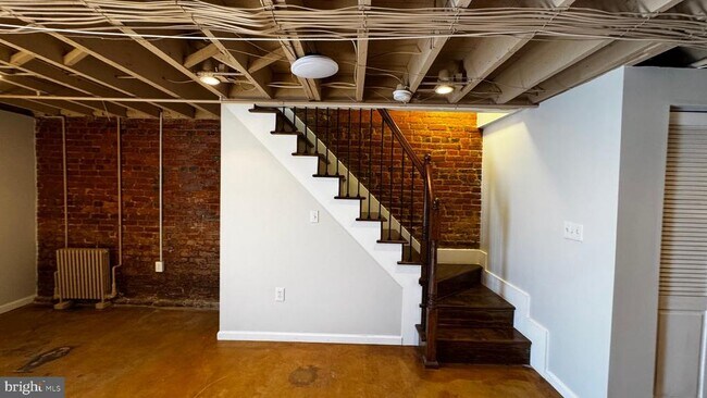 Building Photo - 18 16th St NE