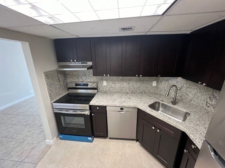 Building Photo - 3111 Oakland Shores Dr