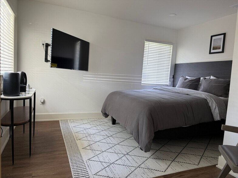 Building Photo - 5270 N 57th St