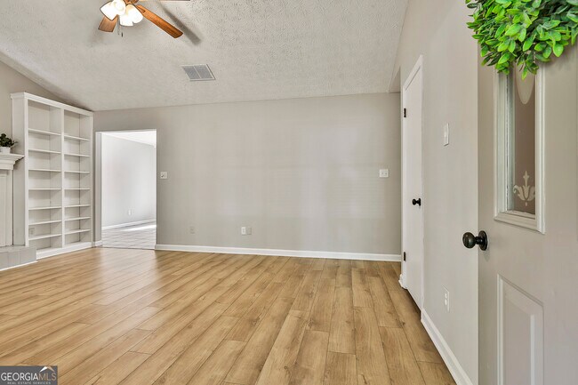 Building Photo - 37 7 Pines Cir