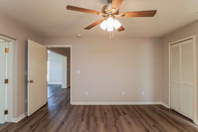 Building Photo - 2499 Lake Jackson Cir