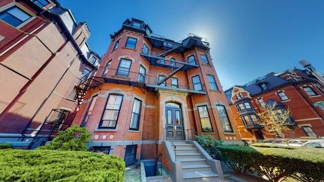 Building Photo - 92 Marlborough St