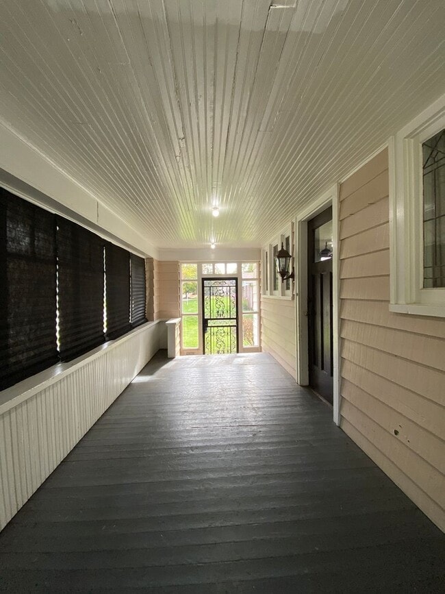 Building Photo - Beautiful 2 Bedroom Single Family Home in ...