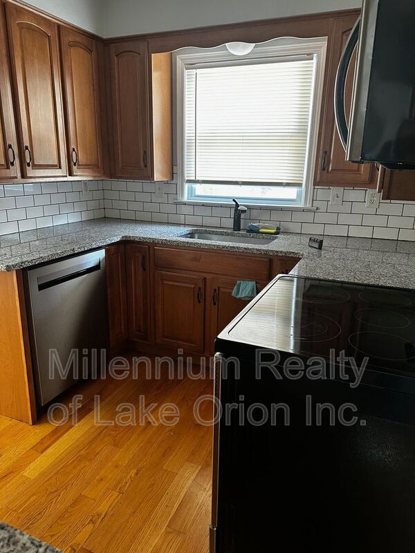Building Photo - 113 Dennison St