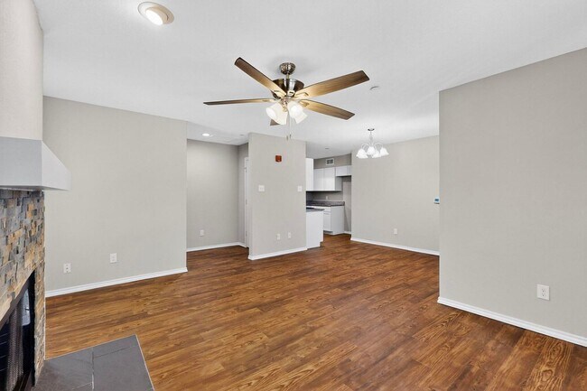 Building Photo - Stylish Upstairs Corner Unit Near Lake Ray Hubbard