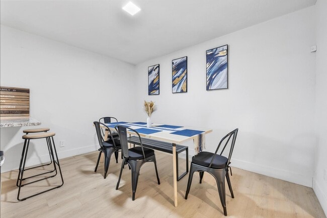 Building Photo - 1510 W 7th Dr