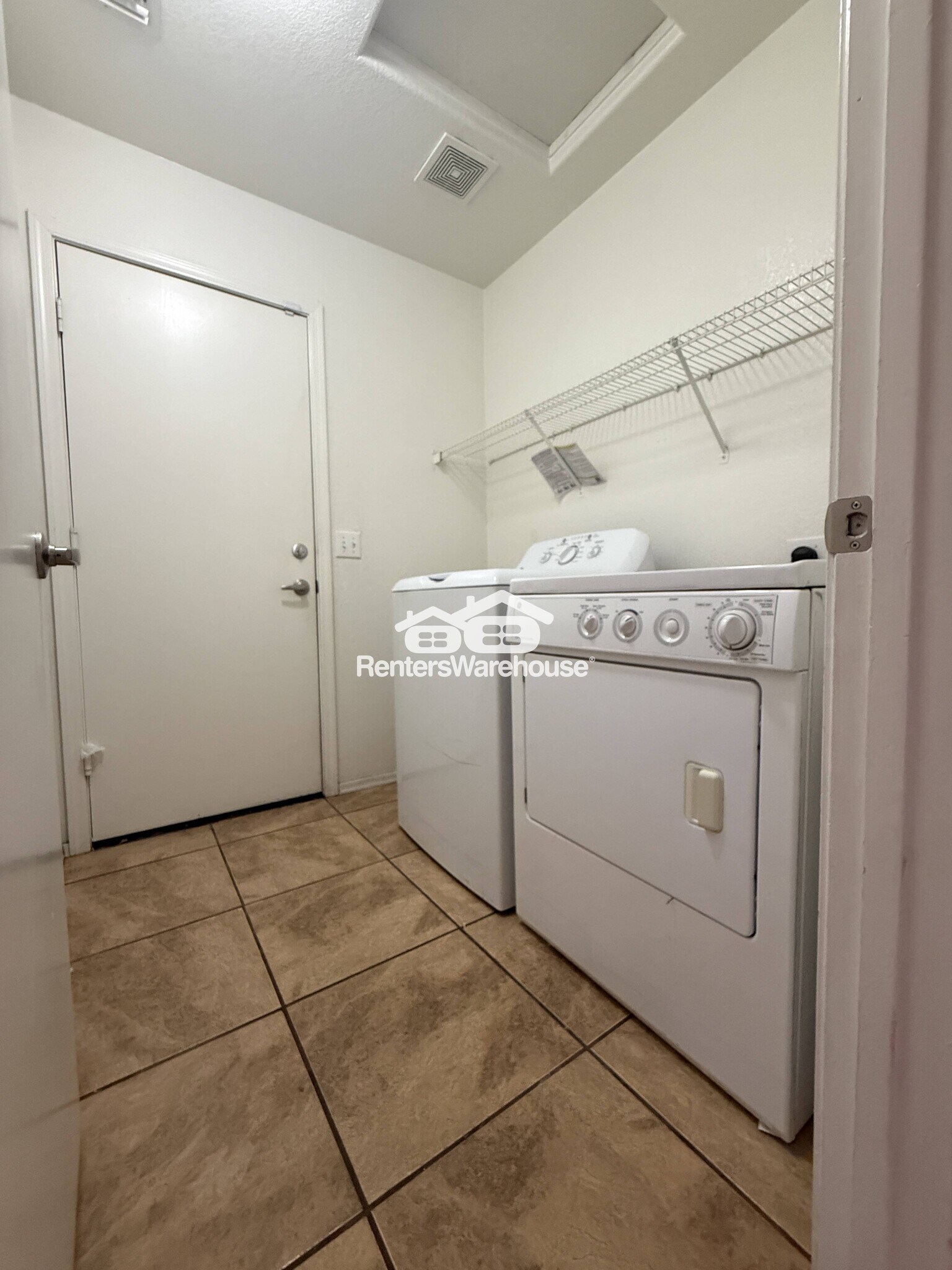 Building Photo - 2607 S 71st Dr