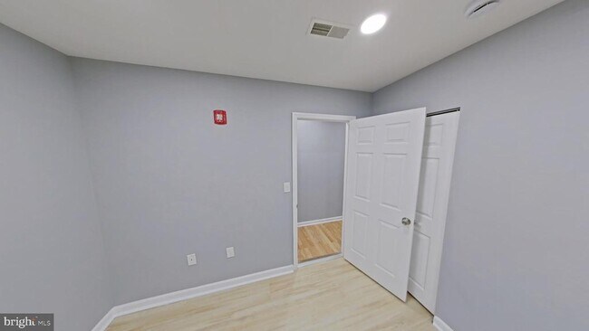 Building Photo - 1831 W Diamond St