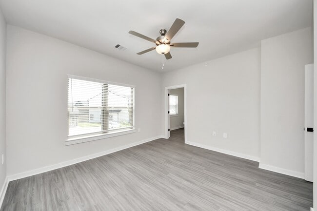 Building Photo - 7711 Longmire Rd