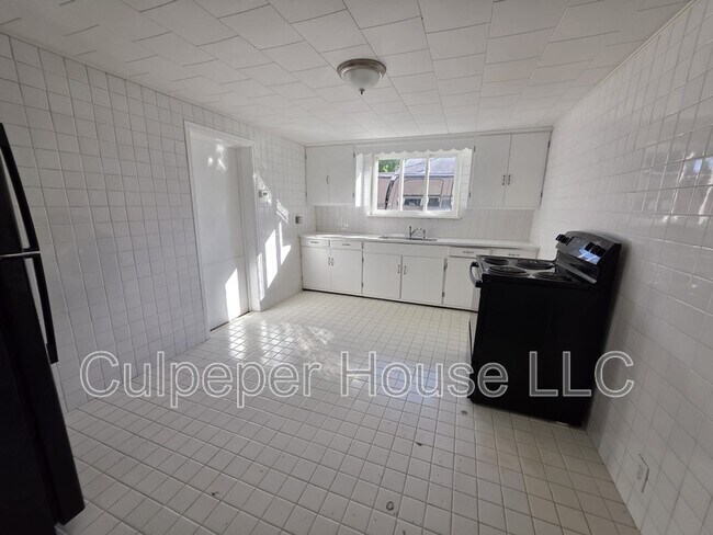 Building Photo - 2207 W Laskey Rd