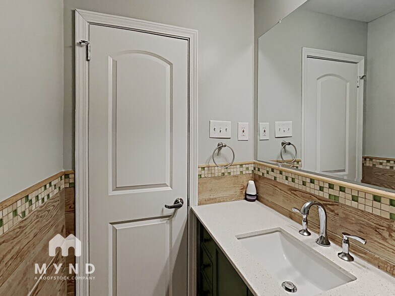 Building Photo - 3206 Amhurst Dr NW