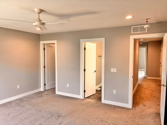 Building Photo - 3BR 2.5ba Townhome in Waukee